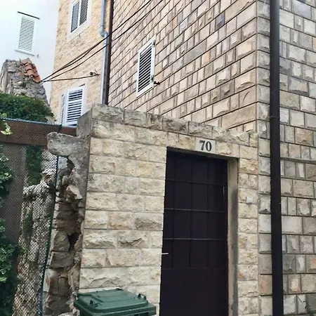 Apartman Lili *